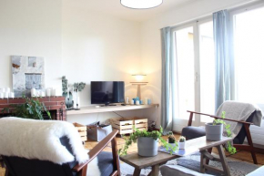 Cozy & Central | Rainbow A